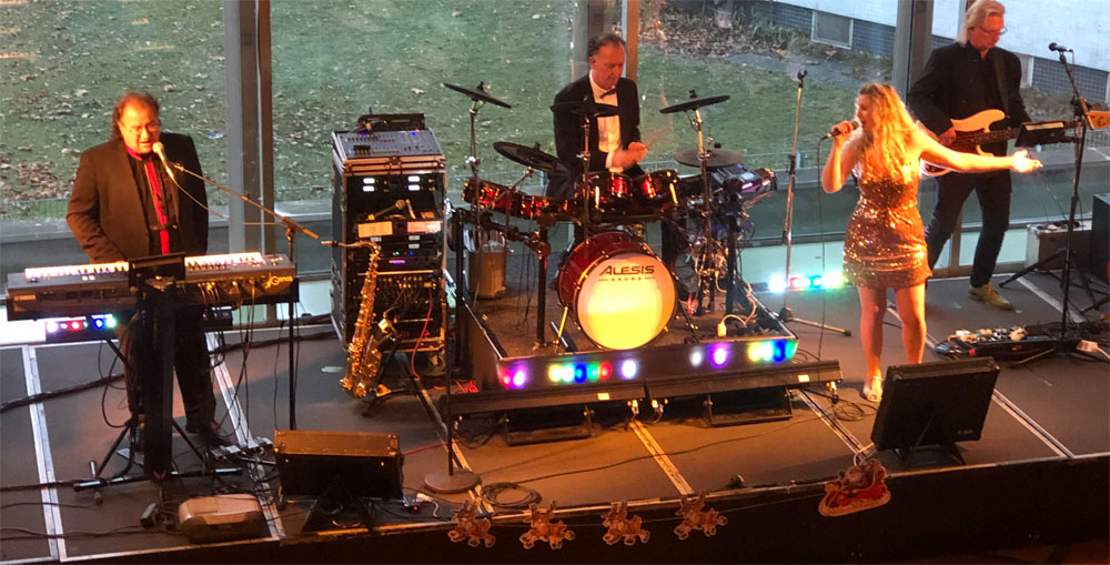 Weihnachtsfeier mit 4 Mann